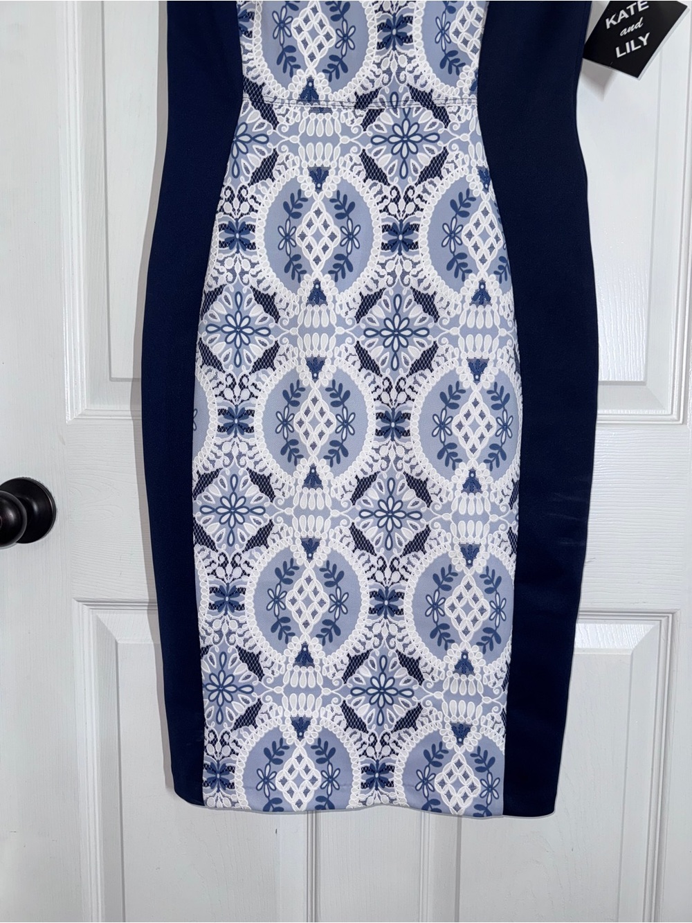 Kate and Lily Navy and Light Blue Patterned Cap-Sleeve Sheath Dress size 4 NWT - Picture 3 of 12